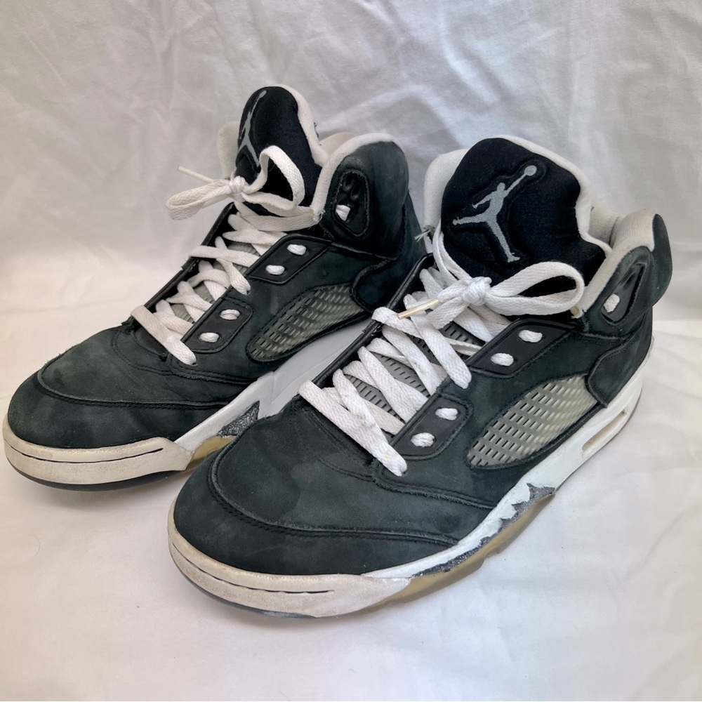 Nike Air Jordan 5 Retro Oreo tennis shoes. - Picture 2 of 11